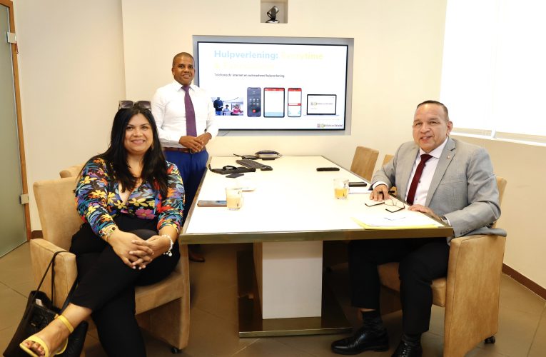 MINISTER ENDY CROES A RICIBI PRESENTACION DI E TRABOU CU TELEFON PA HUBENTUD TA EHERECE PA NOS HOBENNAN