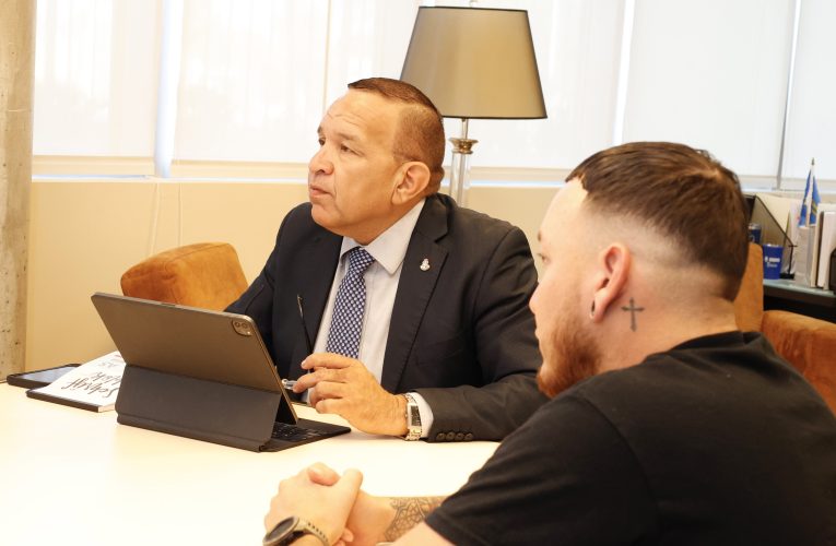 MINISTER ENDY CROES TA REUNI CU E REPRESENTANTENAN DI ROUGH RIDERS
