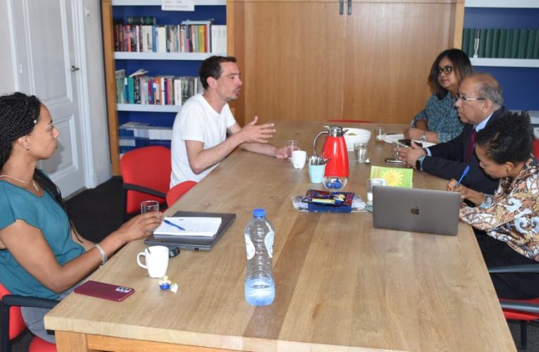 Prome Minister Evelyn Wever-Croes: DELEGACION DI ARUBA TA REUNI CU SEÑOR TIM ‘S JONGERS