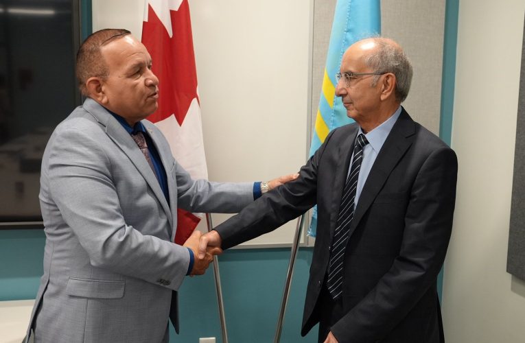 MINISTER ENDY CROES TA DEN NEGOCIACION PA FIRMA UN MOU NOBO CU SENECA POLYTECHNIC CANADA