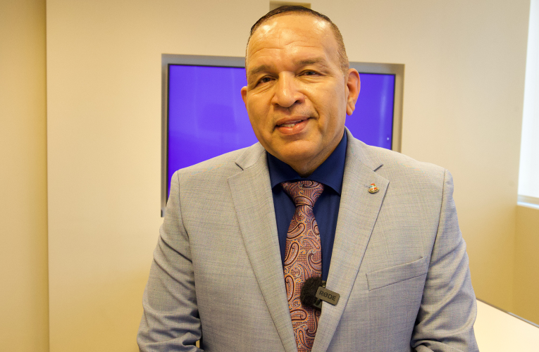 Minister Endy Croes: LO HACI UZO DI EDIFICIO DI JOHN WESLEY COLLEGE PA REALOCA OTRO SCOL RESORTA BOU DI SPCOA