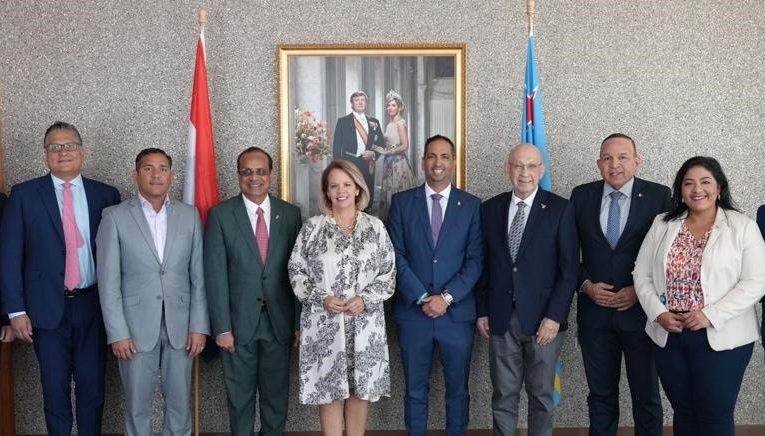 Minister Endy Croes: CONSEHO DI MINISTER E RICIBI PRESENTACION DI XAVIER UNIVERSITY SCHOOL OF MEDICINE