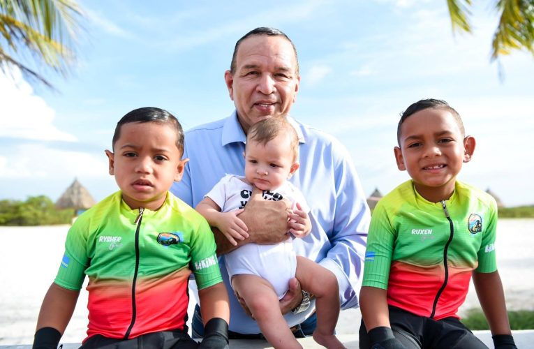 MINISTER ENDY CROES A PRESENCIA BAUTISMO DI UNIFORM NOBO DI BIKING SQUAD ARUBA