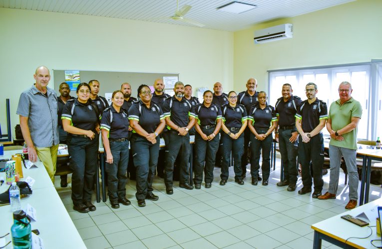 Curso specialisa pa hisa e nivel di polis di bario : CURSO POLIS DI BARIO A INICIA