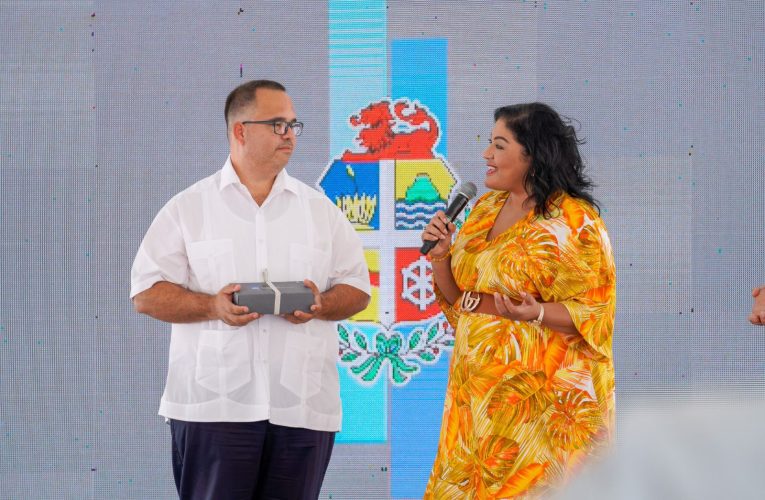 Minister di Cultura Xiomara Maduro: Pais Aruba ta Ricibi Archivonan Colonial den Forma Digital