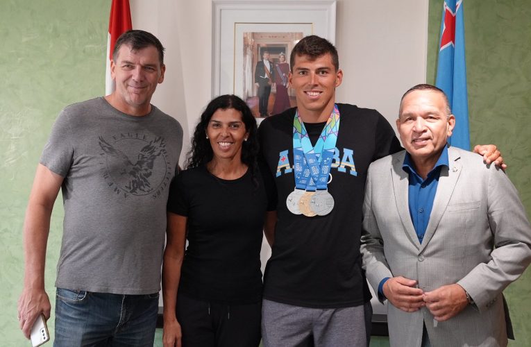 MINISTER ENDY CROES TA FELICITA MIKEL SCHREUDERS PA SU LOGRO NA WEGANAN CENTRO AMERICANO Y DI CARIBE SAN SALVADOR 2023