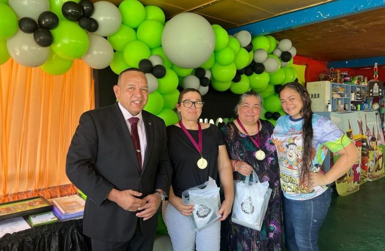 Minister Endy Croes: A GRADICI Y FELICITA SRA. ISALINE GARCIA – CROES Y SRA. ROSITA CROES – CROES CU A CELEBRA 39 AÑA COMO JUFFROUW NA PICA PIEDRA SPEELSCHOOL