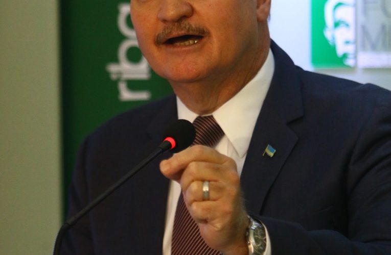 Lider di Oposicion, mr. Mike Eman preocupa cu: SCHOOLGELD A BIRA IMPAGABEL PA MAJORNAN