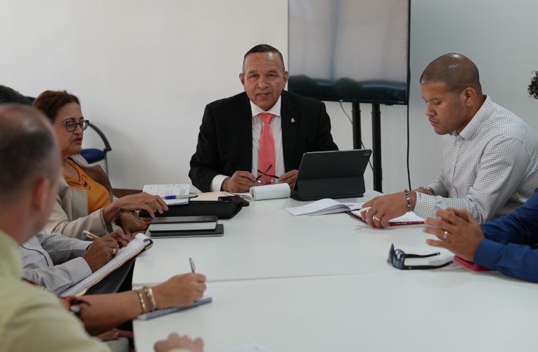 MINISTER ENDY CROES A REUNI CU DIRECTIVA DI STICHTING VOORTGEZET ONDERWIJS ARUBA (SVOA) Y CENTRO DEPORTIVO PLAYA (CDP)