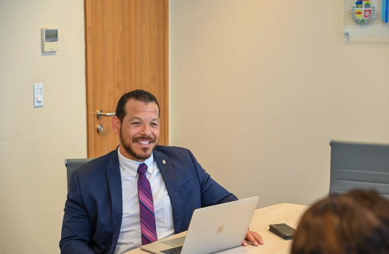 Minister Rocco Tjon: 𝘁𝗮 𝗰𝗼𝗹𝗮𝗯𝗼𝗿𝗮𝗻𝗱𝗼 𝗰𝘂 𝗛𝘂𝗹𝗮𝗻𝗱𝗮 𝗽𝗮 𝗮𝘀𝗶𝗻𝗮 𝘆𝗲𝗴𝗮 𝗻𝗮 𝗰𝗼𝗻𝘀𝘁𝗿𝘂𝗶 𝘂𝗻 𝗜𝗻𝘀𝘁𝗶𝘁𝘂𝘁𝗼 𝗖𝗼𝗿𝗲𝗰𝗰𝗶𝗼𝗻𝗮𝗹 𝗻𝗼𝗯𝗼
