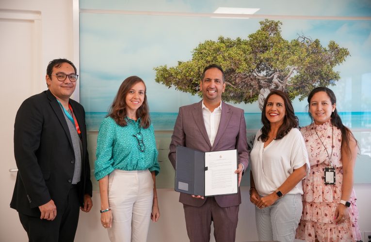 Minister Dangui Oduber : GOBIERNO, TPEF Y SERLIMAR A FIRMA UN ACUERDO PA CUMINSA ALOCA 100 BARI DI SUSHI NA NOS COSTA