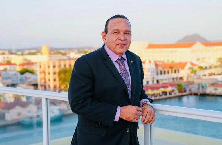 Minister di Enseñansa y Deporte Endy Croes: A KITA BERMUDEZNORM PA ATRAE DOCENTENAN