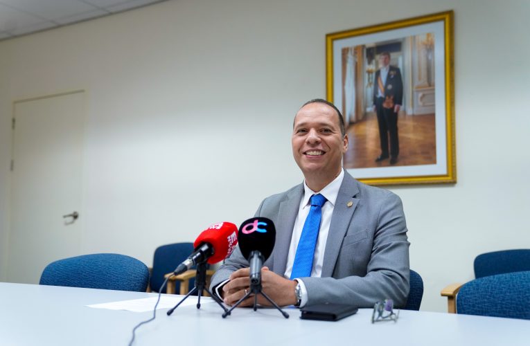 Parlamentario Marco Berlis (MEP) ta encurasha pueblo: Ban uza e app di control di prijs
