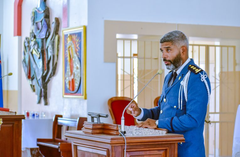 Ta mira bek riba desaroyo di KPA : CUERPO POLICIAL ARUBA A CELEBRA 37 ANIVERSARIO