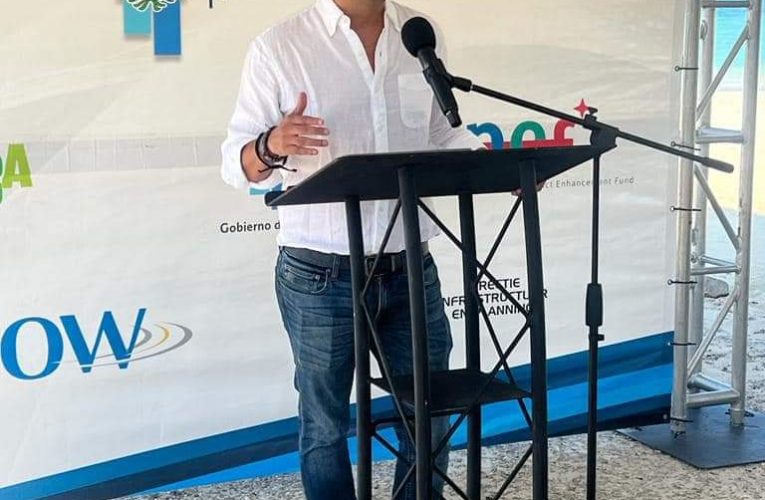 Minister Oduber orguyoso pa anuncia mas proyecto pa San Nicolas
