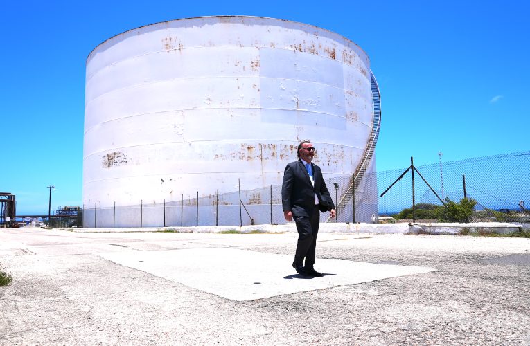 Minister di Energia Glenbert Croes: E refineria di Hidrogeno como parti di Green Hydrogen Valley, ta bira realidad cu e MOU entre Acciona Energia, Utilities, WEB, ELMAR y RDA
