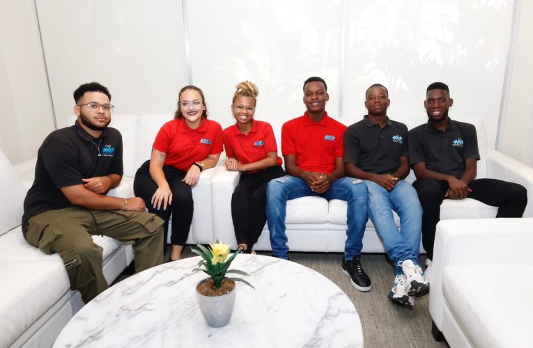 PROME MINISTER TA GRADICI MINISTER GLENBERT CROES, MINISTER ENDY CROES Y IBEROSTAR PA LOGRA YEGA NA UN COOPERACION MUTUO NA BIENESTAR DI NOS HOBENNAN