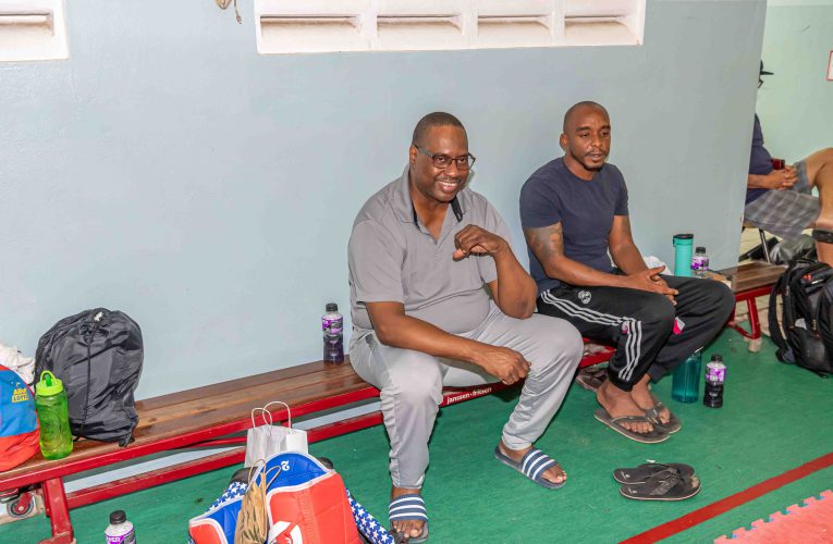 Master Eric Barry a bishita e training di Taekwondo Team Aruba.