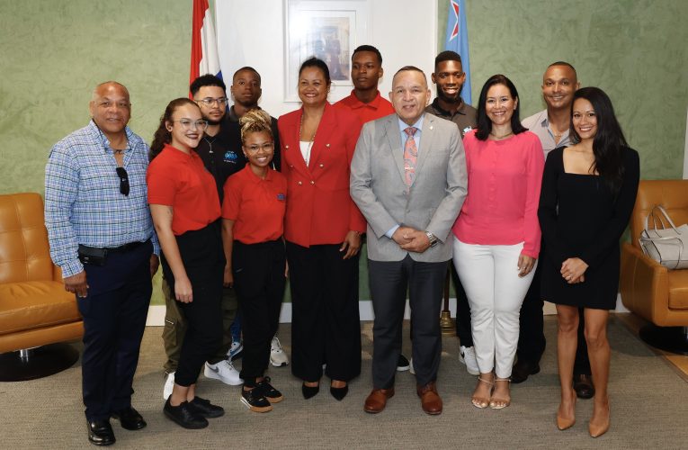 Minister Endy Croes: UN GRUPO DI 6 STUDIANTE DI COLEGIO EPI A BIAHA PA EHERCE NANPASANTIA NA IBEROSTAR PLAYA PARAISO NA RIVIERA MAYA, MEXICO