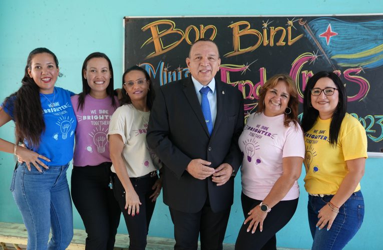 MINISTER ENDY CROES A BISHITA SCOL BASICO XANDER BOGAERTS EN CONEXION CU AÑA ESCOLAR NOBO