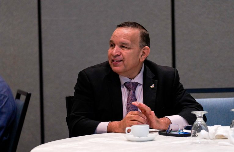 MINISTER ENDY CROES TA ACUDI NA CONVENCION DI CARTAGENA PA E PROTECCION Y DESAROYO DI MEDIO AMBIENTE MARINO DEN REGION DI CARIBE
