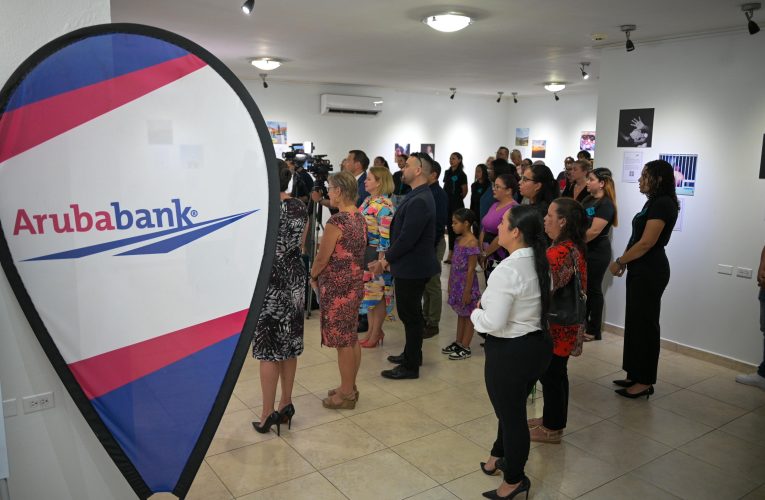 Aruba Bank ta partner oficial di exposicion di fotografia di Universidad di Aruba