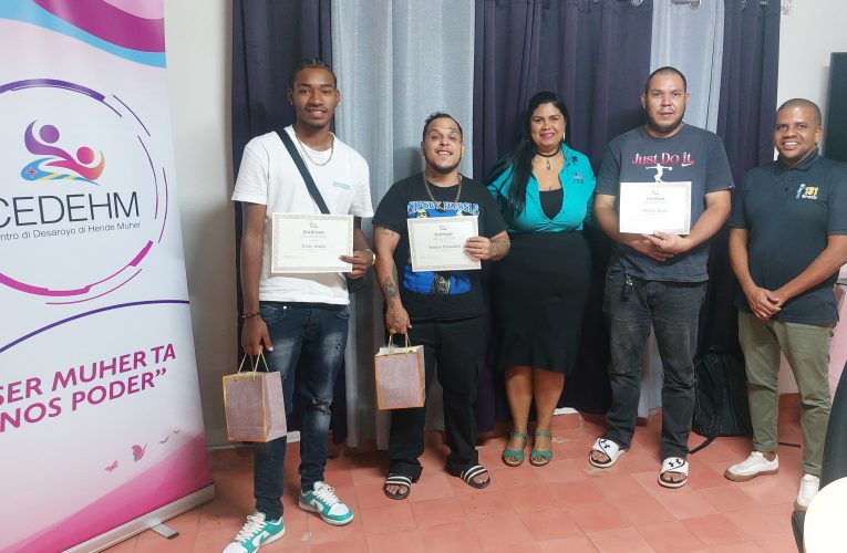 CEDEHM conhuntamente cu 131 ta hopi orguyo di a finalisa un otro grupo mas di tata cu a participa na Best Dad Ever