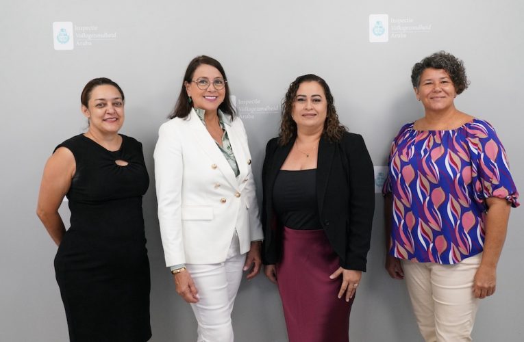 Minister di Salud Publico Mervin Wyatt-Ras a cera conoci cu e profesionalnan di Inspectie Volksgezondheid