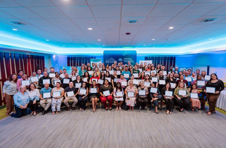 Grupo grandi di supervisor a logra certificacion den tayer ofreci pa AHATA