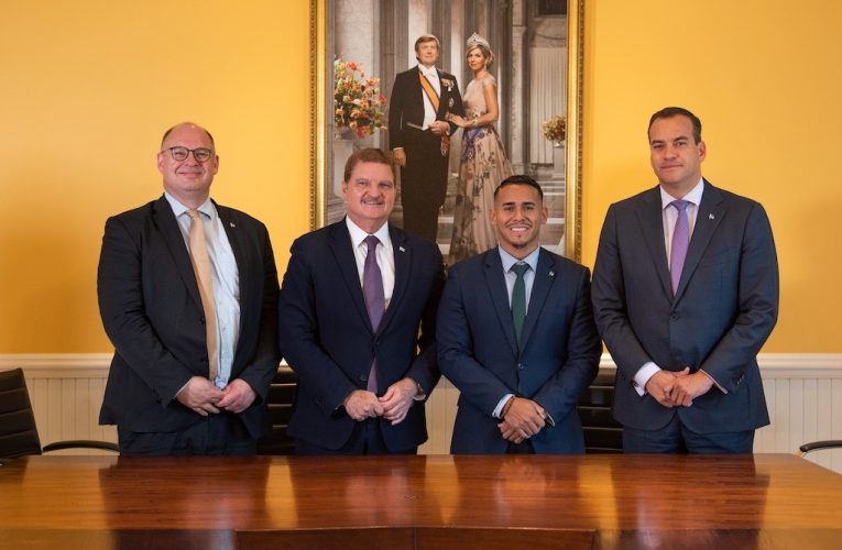 Avance den negociacion cu Royal Schiphol Group: MoU ta pone base pa un cooperacion sostenibel pa reforsaAeropuerto Internacional Reina Beatrix