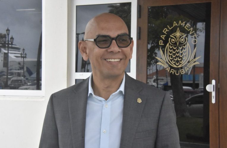 Otmar Oduber di PPA :E FORMA ANTI DEMOCRATICO Y INCONSTITUCIONAL CU KIER SILENCIA FRACCION DI PPA DEN PARLAMENTO NO LO DUNA RESULTADO