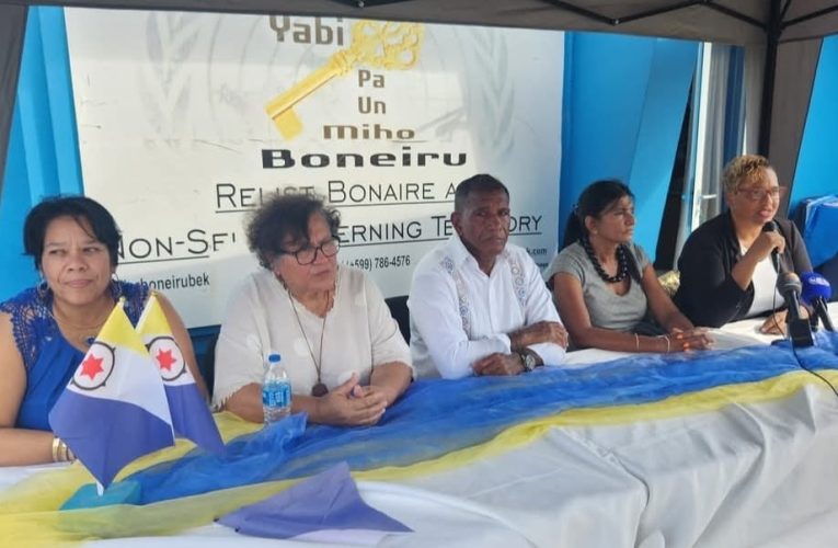 Delegashon di Boneiru lo bishita  Palasio di Nashonnan Uní pa Hustisia i Derecho Humano.