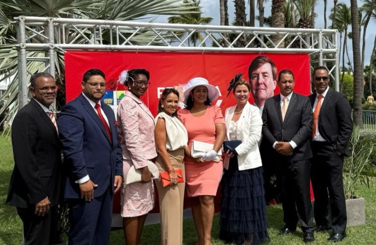 Fraccion di AVP ta apoya e homenahe na hobennan durante entrega di Copa Hubenil Felipe B. Tromp