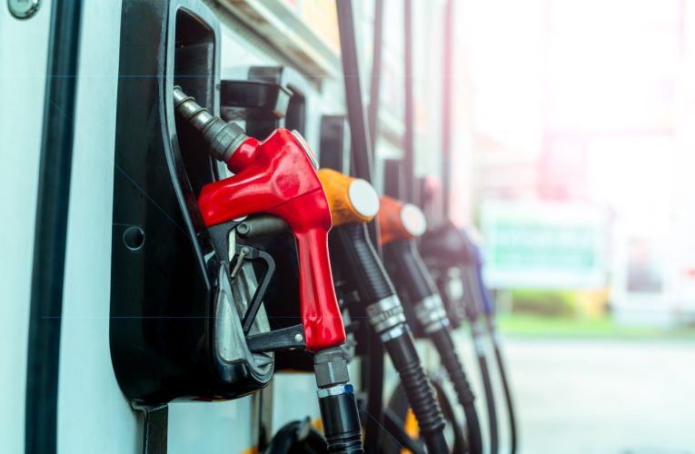 Minister Geoffrey Wever ta informa : Gasolin y Diesel lo baha di prijs 1 di mei