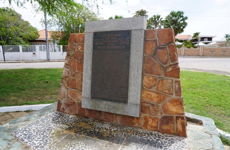 Diadomingo awo ceremonia di conmemoracion: Honrando e herencia di libertad y sacrificio