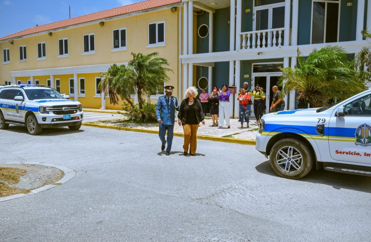 HONRA: CUERPO POLICIAL A DESPEDI DI SRA. TRUDY HASSELL