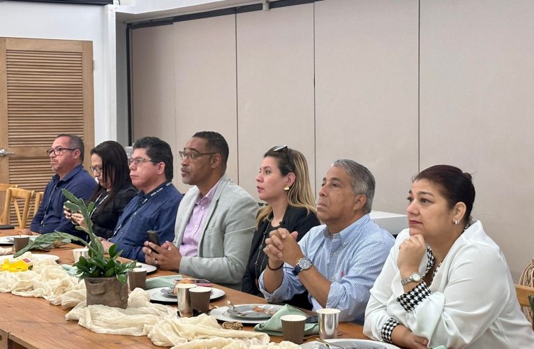 Parlamento cu bishita informativo na WEB Aruba: Sostenibilidad, eficiencia y innovacion ta clave pa futuro di nos suministro di awa y energia