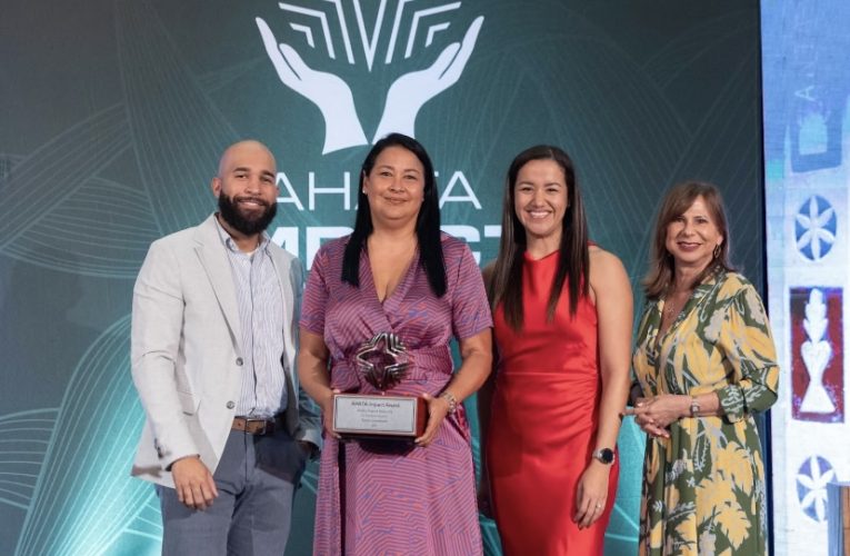 Aeropuerto di Aruba a ricibi nan prome AHATA Impact Award den e categoria di Social Investment  