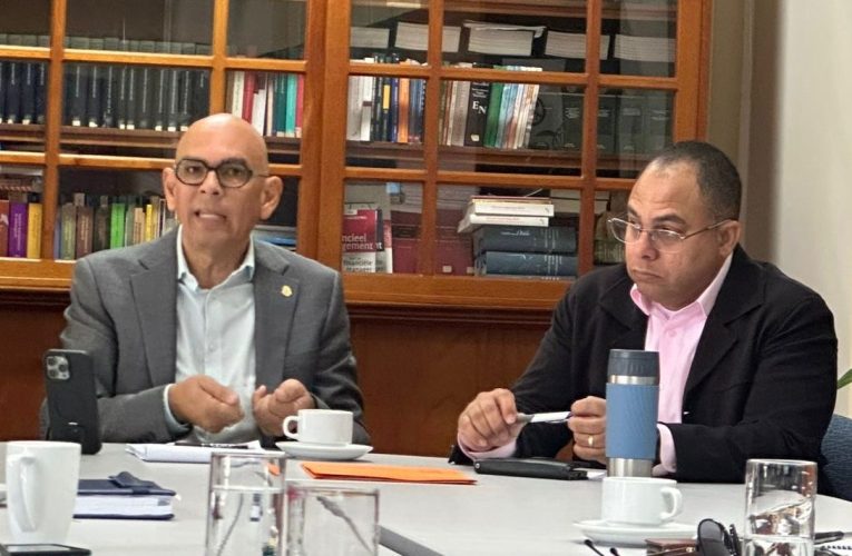 Otmar Oduber: PPA ta boga pa transparencia y participacion, Parlamento no por keda man cruza den proceso na un Rijkswet
