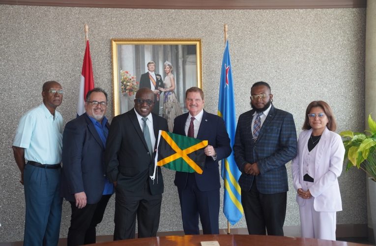 Reconocemento na comunidad Jamaquino riba Dia di nan Independencia