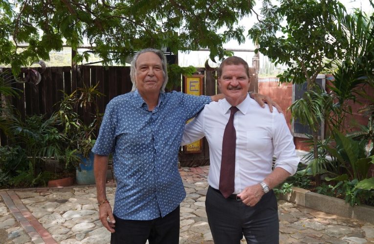 Prome Minister Mike Eman a bishita galeria Etnia Nativa