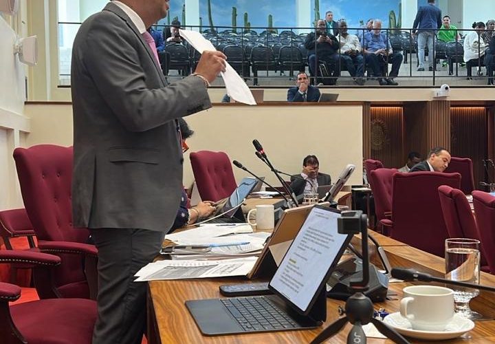 Dangui Oduber: Cu surplus di 500 miyon florin gobierno no tin placa pa trece Alivio papueblo y no tin placa pa docentenan!