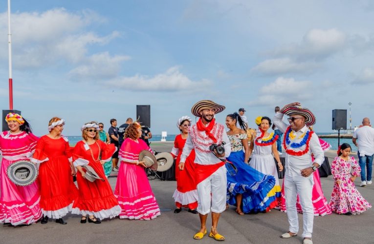 Minister di Turismo, Transporte y Labor a yama bonbini na ARC Gloria Colombia na Aruba