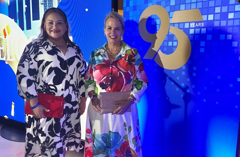 Evelyn Wever-Croes ta felicitaCAMARA DI COMERCIO DI ARUBA CELEBRANDO SU 95 AÑA DI EXISTENCIA