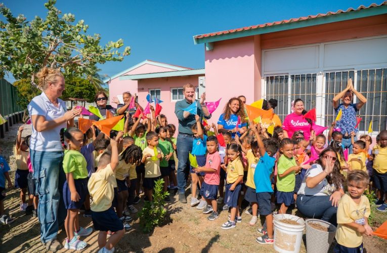Scol Preparatorio Santa Jacinta tambe a uni na e plan di reforestacion di Aruba