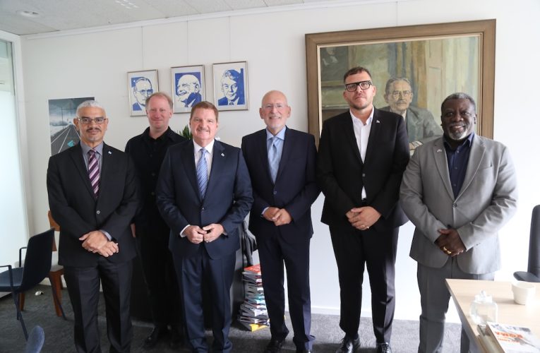 Prome Minister Mike Eman a reuni cu lider di GroenLinks-PvdA FransTimmermans na Hulanda pa impulsa cooperacion den Reino