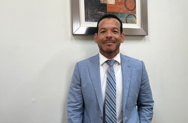 Parlamentario Rocco Tjon: Ta ora pa Gobierno asumi nan responsabilidad